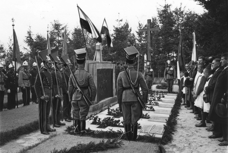 Odsłonięcie pomnika w Tłuszczu, rok 1933