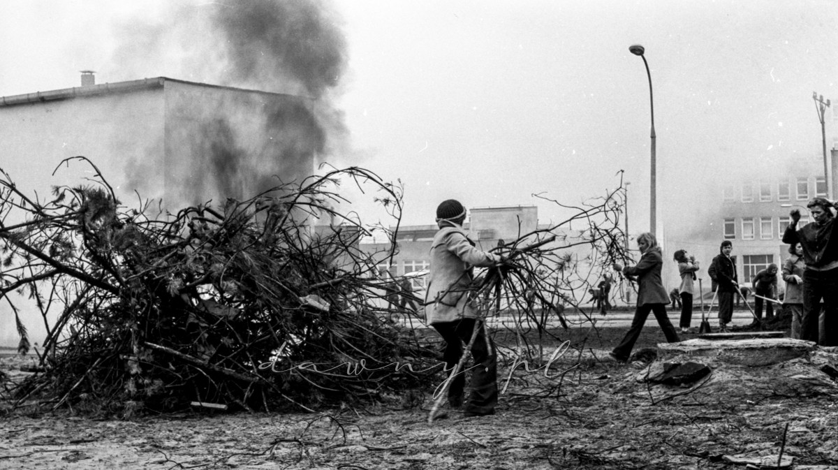 16 maja 1976 roku - IV Niedziela Czynu Partyjnego Huty Szkła w Wołominie. Fot. Bolesław Szulim.