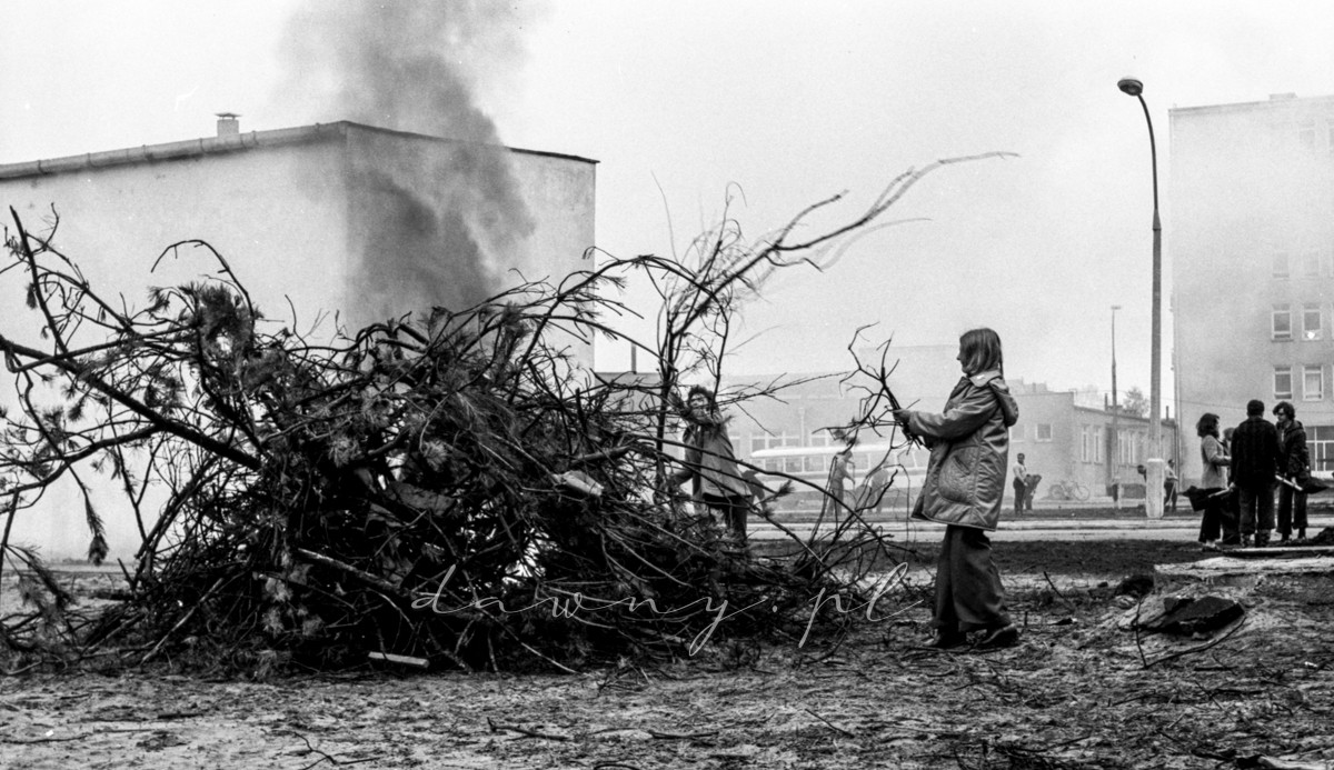 16 maja 1976 roku - IV Niedziela Czynu Partyjnego Huty Szkła w Wołominie. Fot. Bolesław Szulim.