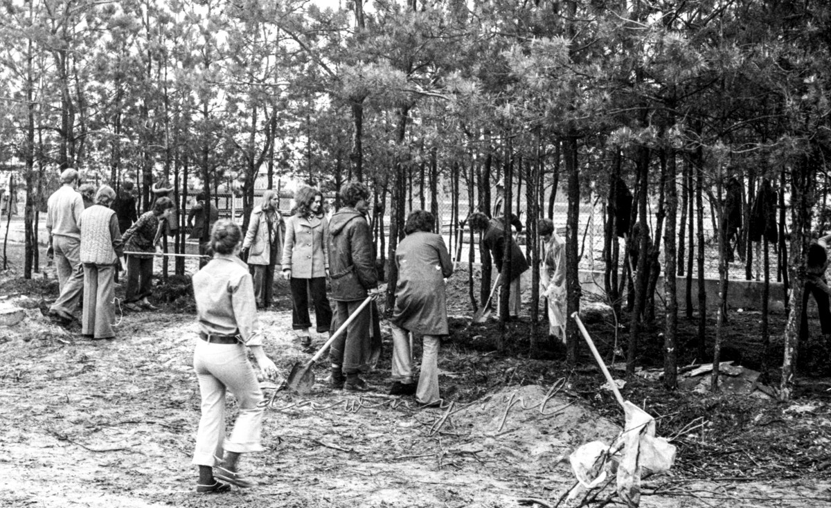 16 maja 1976 roku - IV Niedziela Czynu Partyjnego Huty Szkła w Wołominie. Fot. Bolesław Szulim.