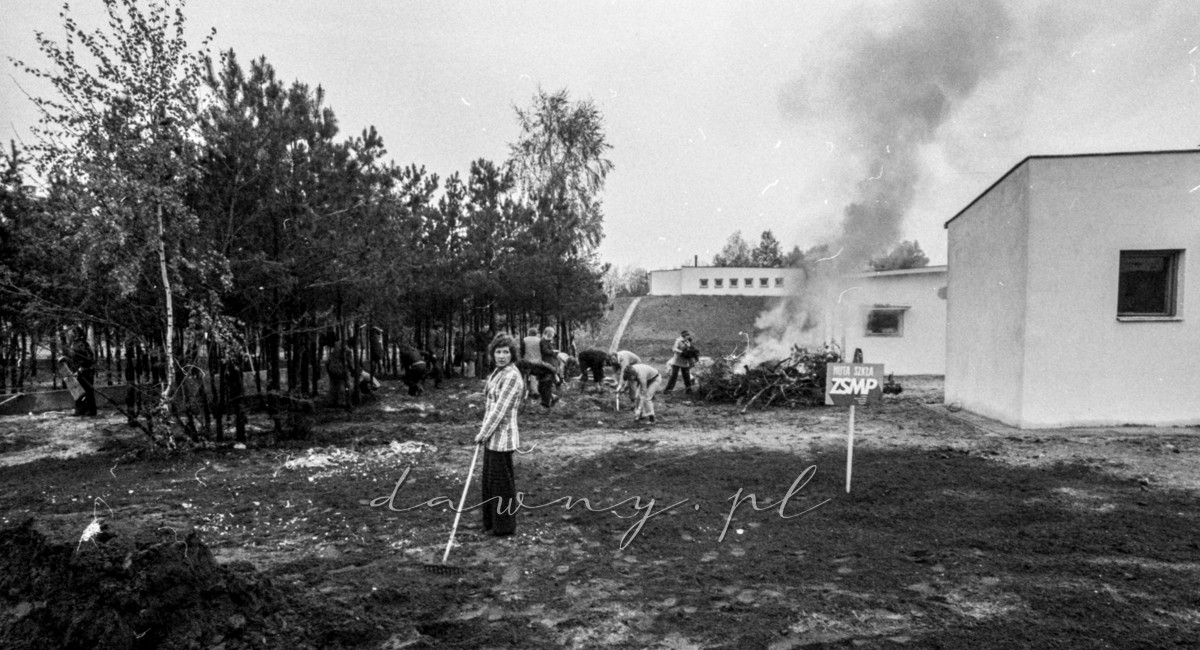 16 maja 1976 roku - IV Niedziela Czynu Partyjnego Huty Szkła w Wołominie. Fot. Bolesław Szulim.