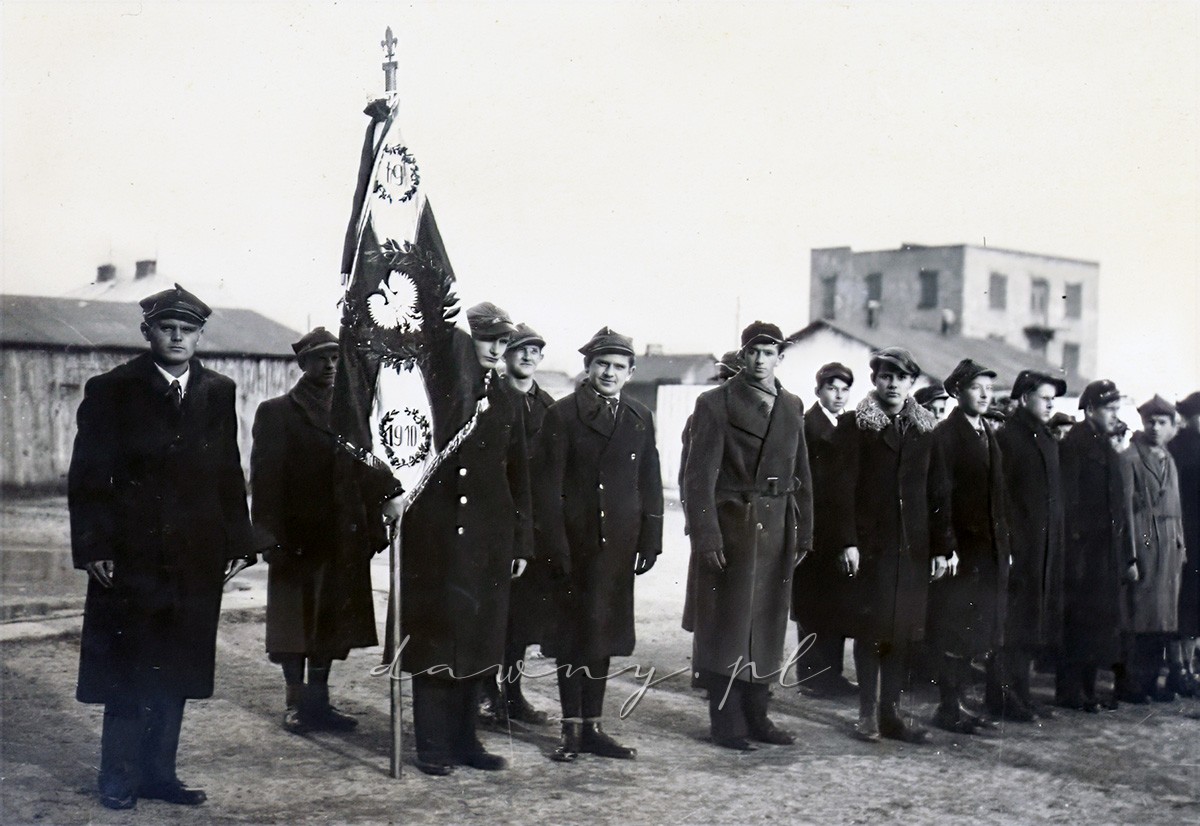 Poświęcenie sztandaru 64 MDH w Wołominie, rok 1937. Fotografia z albumu Sefana Ryszkowskiego.