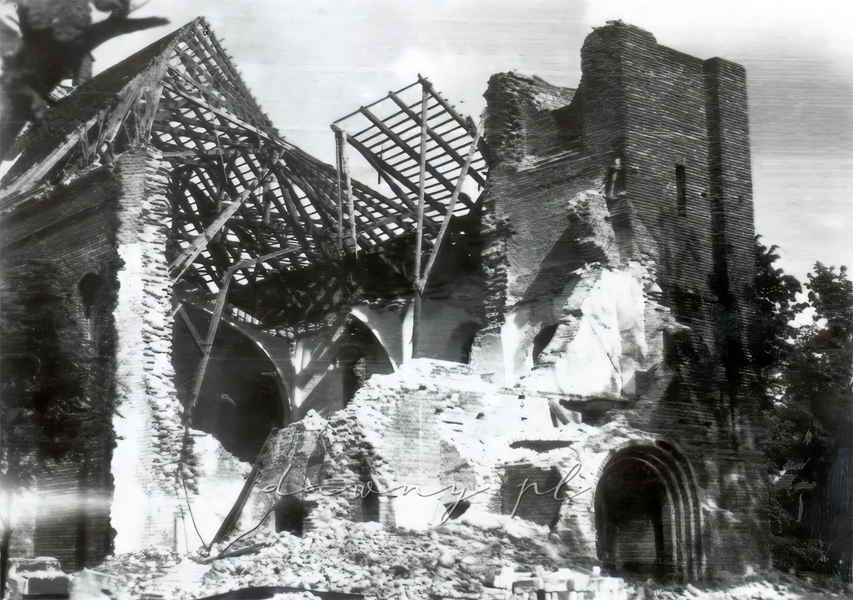 Zburzony kościół w Wołominie, rok 1944. Fot. Stefan Ryszkowski.