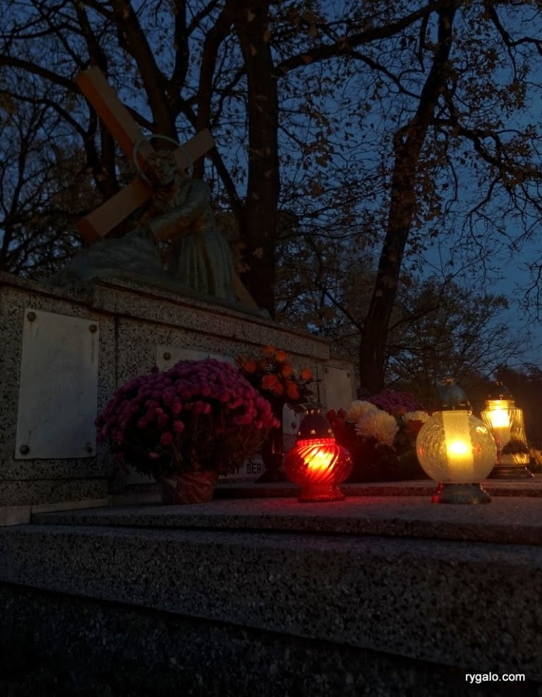 sam  cmentarz nocne