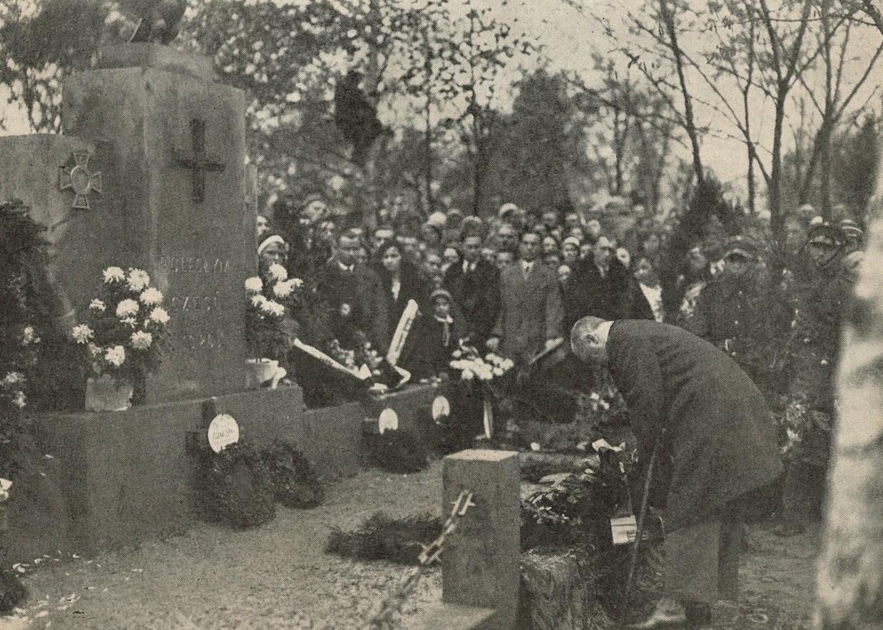 Pomnik Poległych Żołnierzy w bitwie w 1920 r. na cmentarzu w Markach. "Tygodnik Illustrowany", nr. 45. 3.11.1932 r.