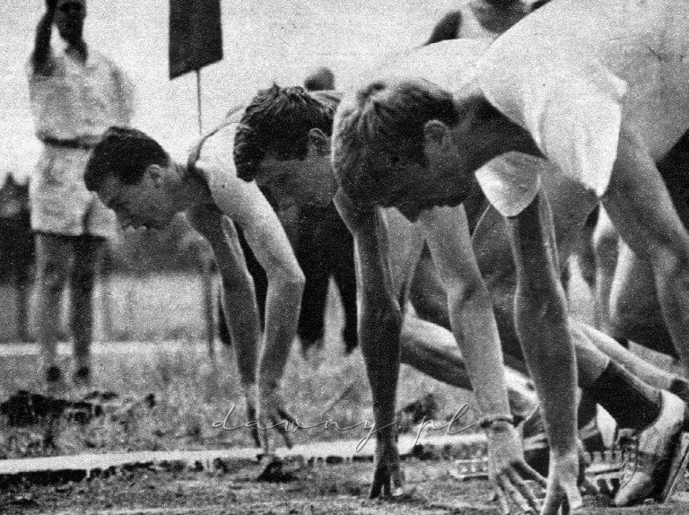 Start! Starter stoi przy tablicy, na której ukaże się dymek z pistoletu. Rzecz praktykowana na większych zawodach i w... Sadownem
