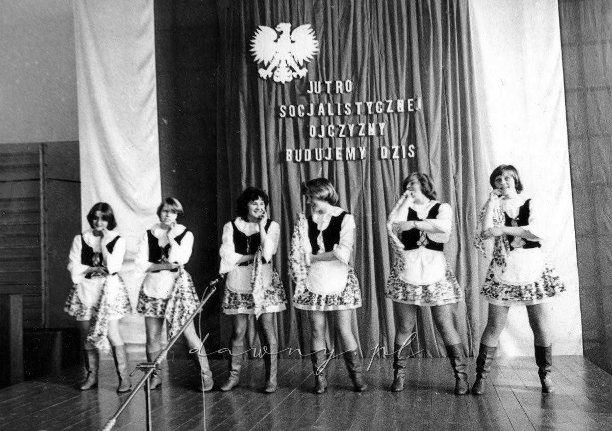 Figury "Kazaczoka", niezwykle skomplikowane, wzbudziły zachwyt i uznanie dla wykonawczyń tańca.