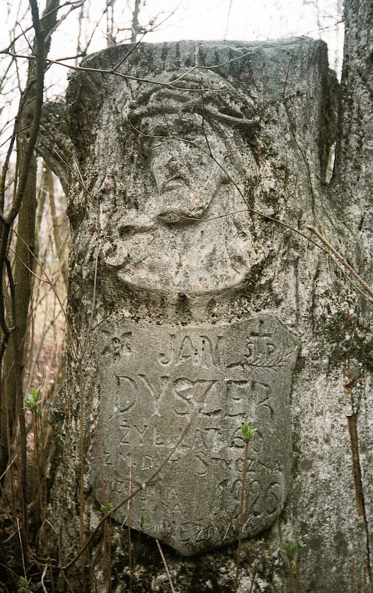 Radzymin. Napis na pomniku Jana Dyszera zmarłego w 1926 roku.