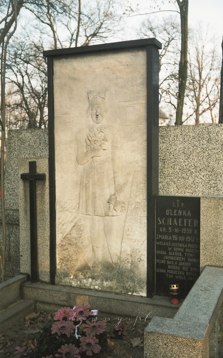 Kobyłka. Grób Oleńki Schaefer.