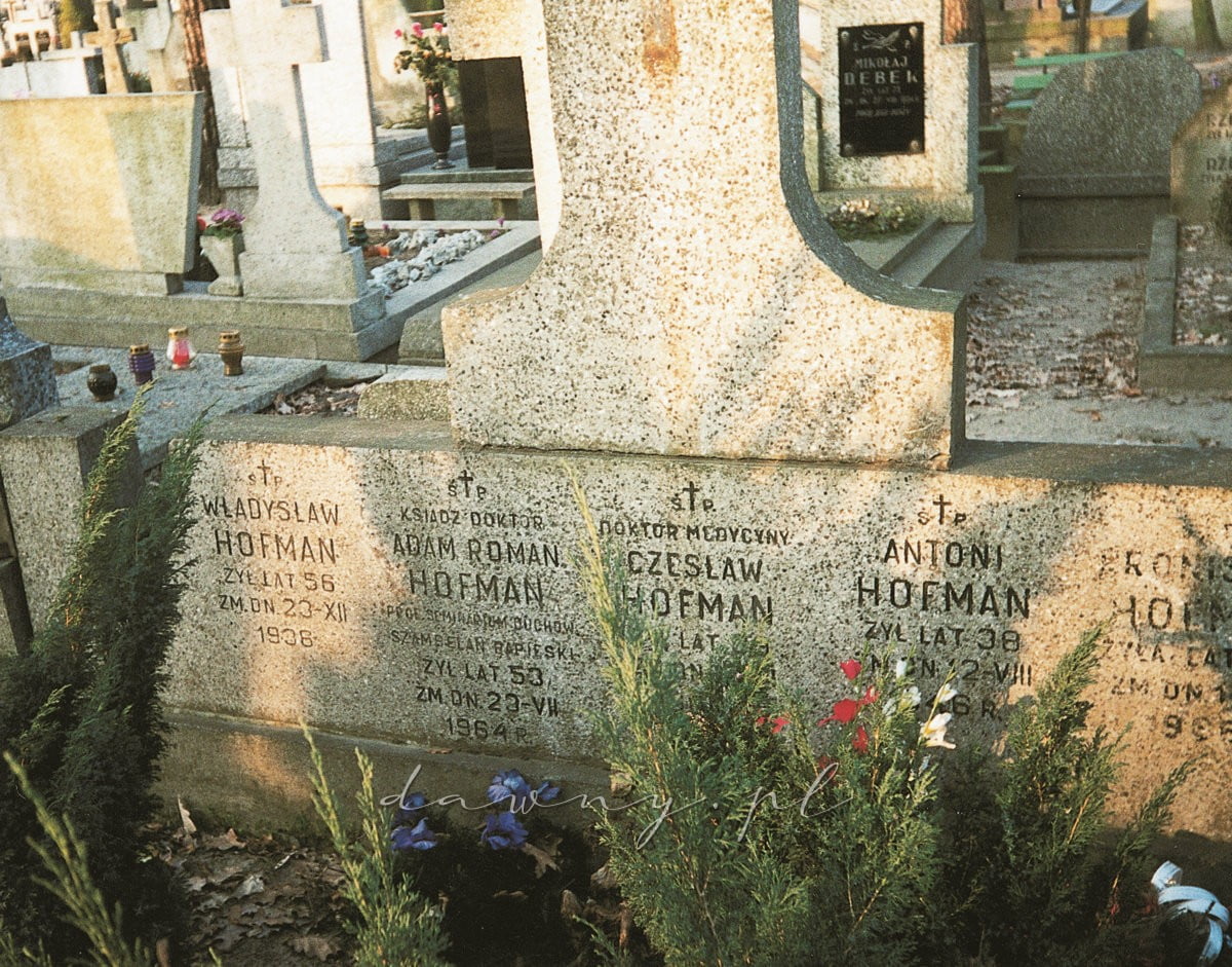 Kobyłka. Grób rodziny Hofmanów.