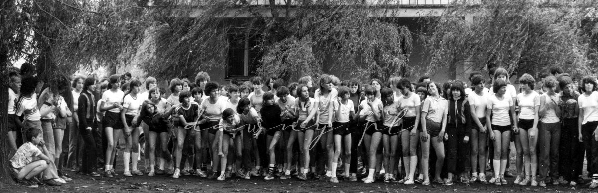 Najmłodsze roczniki - największa frekwencja. Biegi przełajowe - MZKS Huragan w Wołominie, 7 października1980.