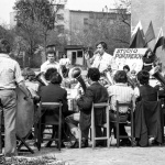 1 maja 1977 - występ orkiestry dętej wołomińskiej Huty Szkła. Fot. Bolesław Szulim.