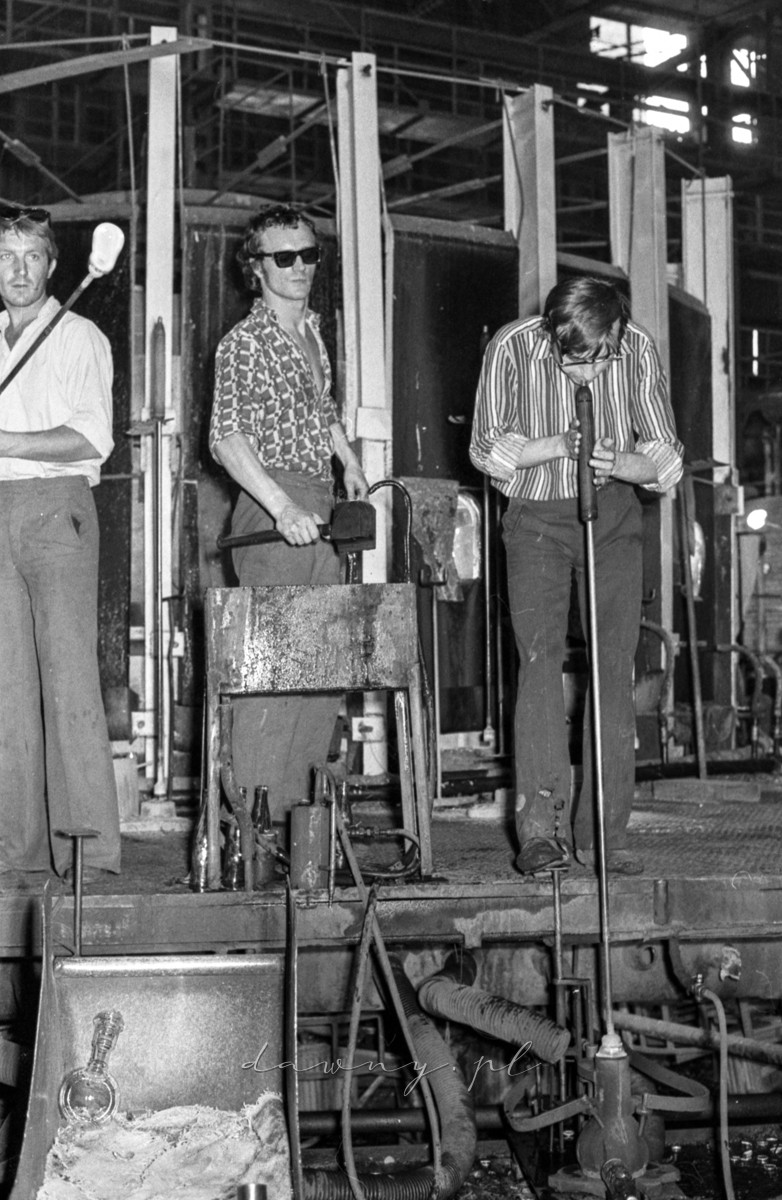 4 września 1975 "Turniej młodych mistrzów gospodarności" z okazji 70 lecia Huty Szkła Wołomin. Fot. Bolesław Szulim.