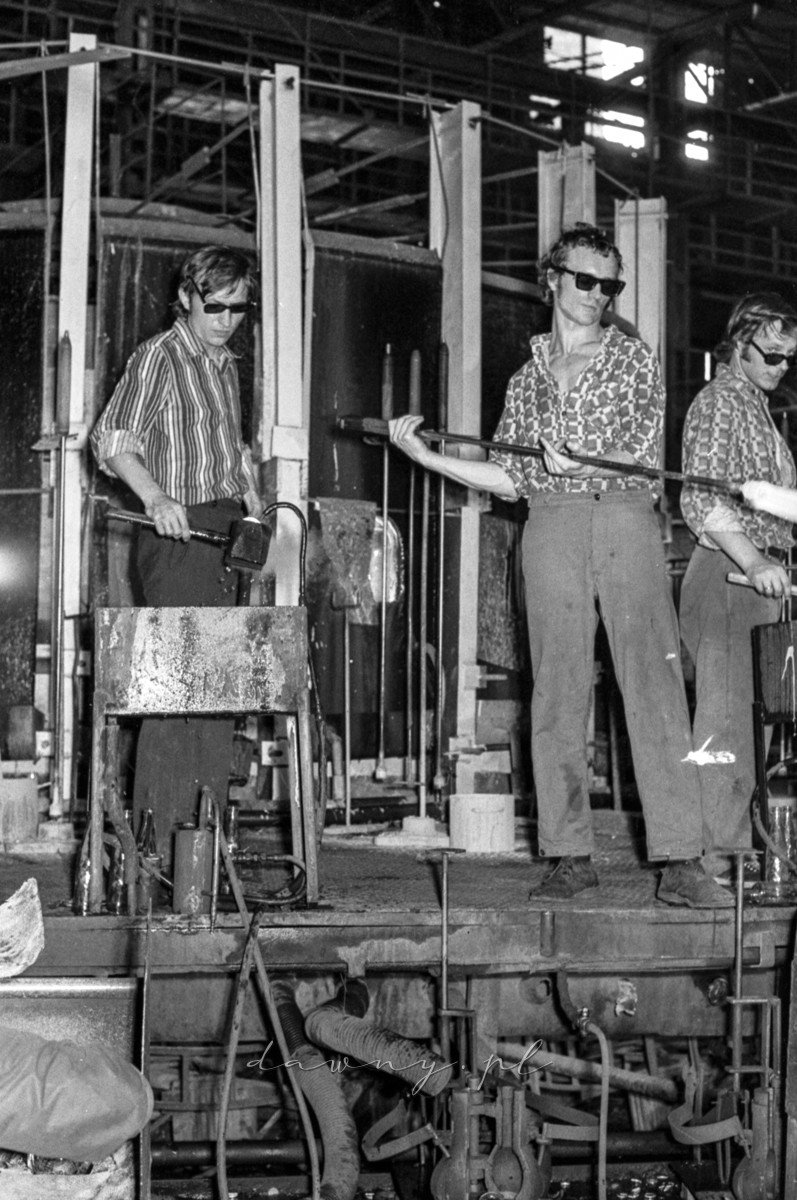 4 września 1975 "Turniej młodych mistrzów gospodarności" z okazji 70 lecia Huty Szkła Wołomin. Fot. Bolesław Szulim.