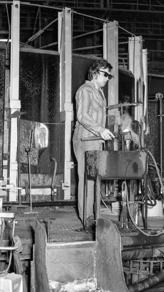 4 września 1975 "Turniej młodych mistrzów gospodarności" z okazji 70 lecia Huty Szkła Wołomin. Fot. Bolesław Szulim.