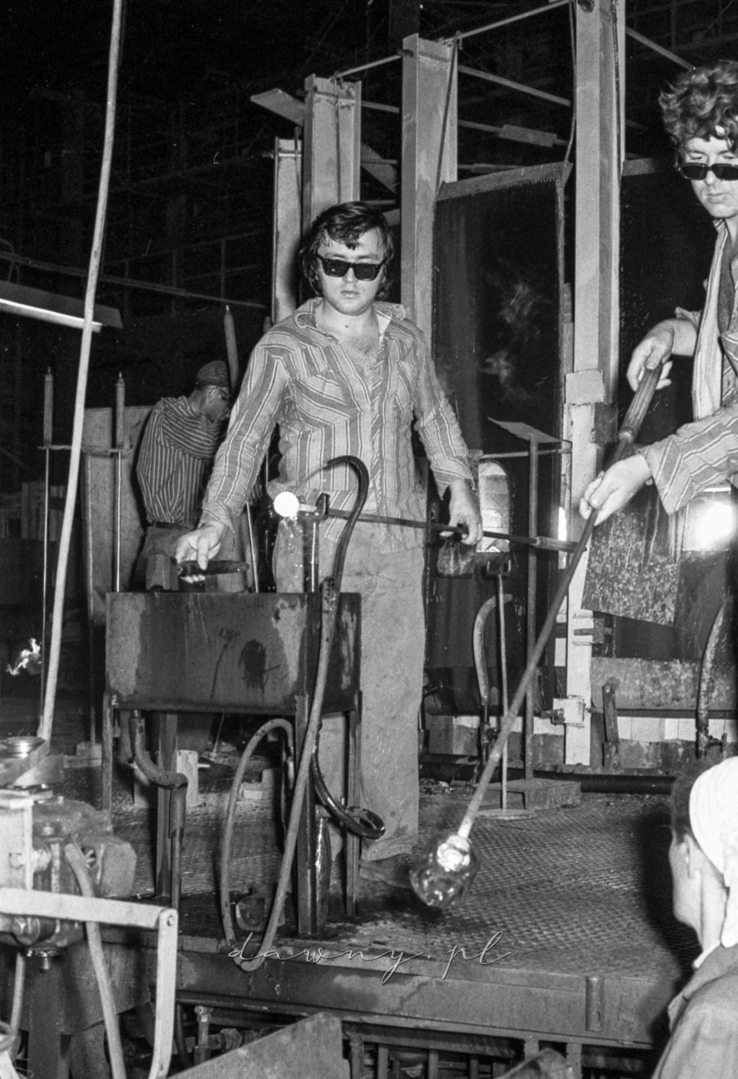 4 września 1975 "Turniej młodych mistrzów gospodarności" z okazji 70 lecia Huty Szkła Wołomin. Fot. Bolesław Szulim.
