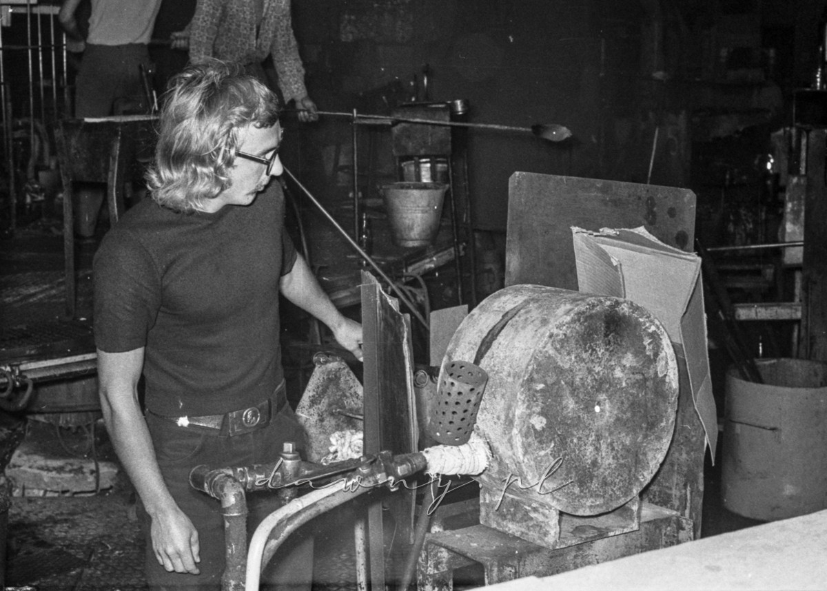 4 września 1975 "Turniej młodych mistrzów gospodarności" z okazji 70 lecia Huty Szkła Wołomin. Fot. Bolesław Szulim.