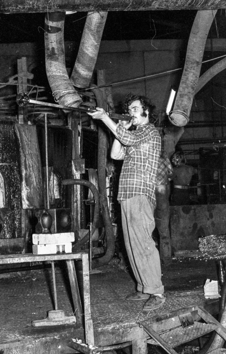 4 września 1975 "Turniej młodych mistrzów gospodarności" z okazji 70 lecia Huty Szkła Wołomin. Fot. Bolesław Szulim.