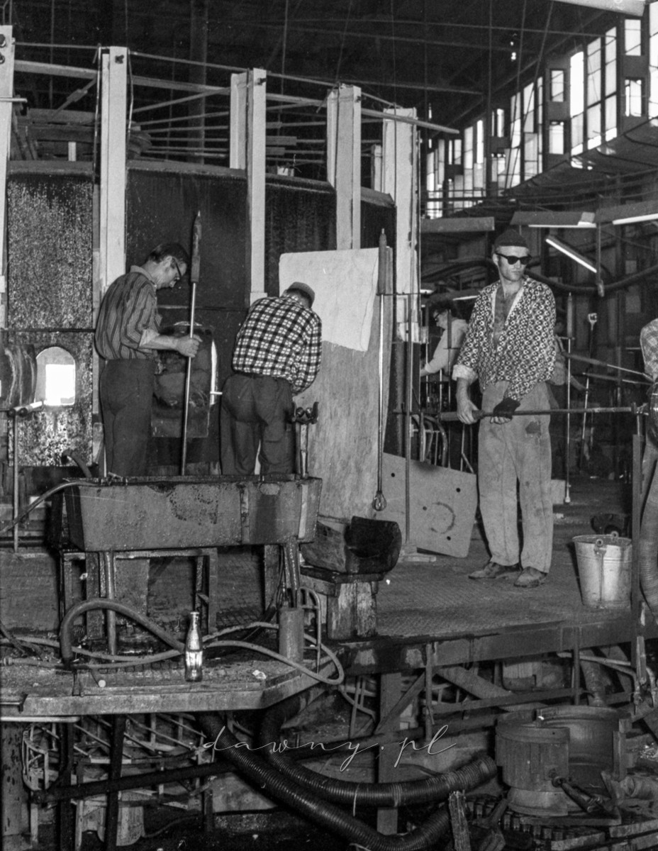 4 września 1975 "Turniej młodych mistrzów gospodarności" z okazji 70 lecia Huty Szkła Wołomin. Fot. Bolesław Szulim.