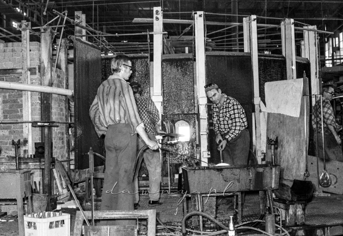 4 września 1975 "Turniej młodych mistrzów gospodarności" z okazji 70 lecia Huty Szkła Wołomin. Fot. Bolesław Szulim.