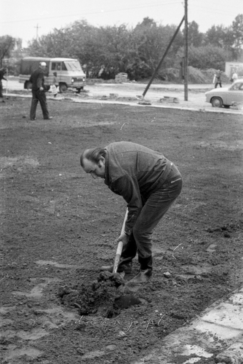 15 maja 1977 - Ogólnopolska Niedziela Czynu Partyjnego. Osiedle Lipińska i WOSTiW w Wołominie. Fot. Bolesław Szulim.