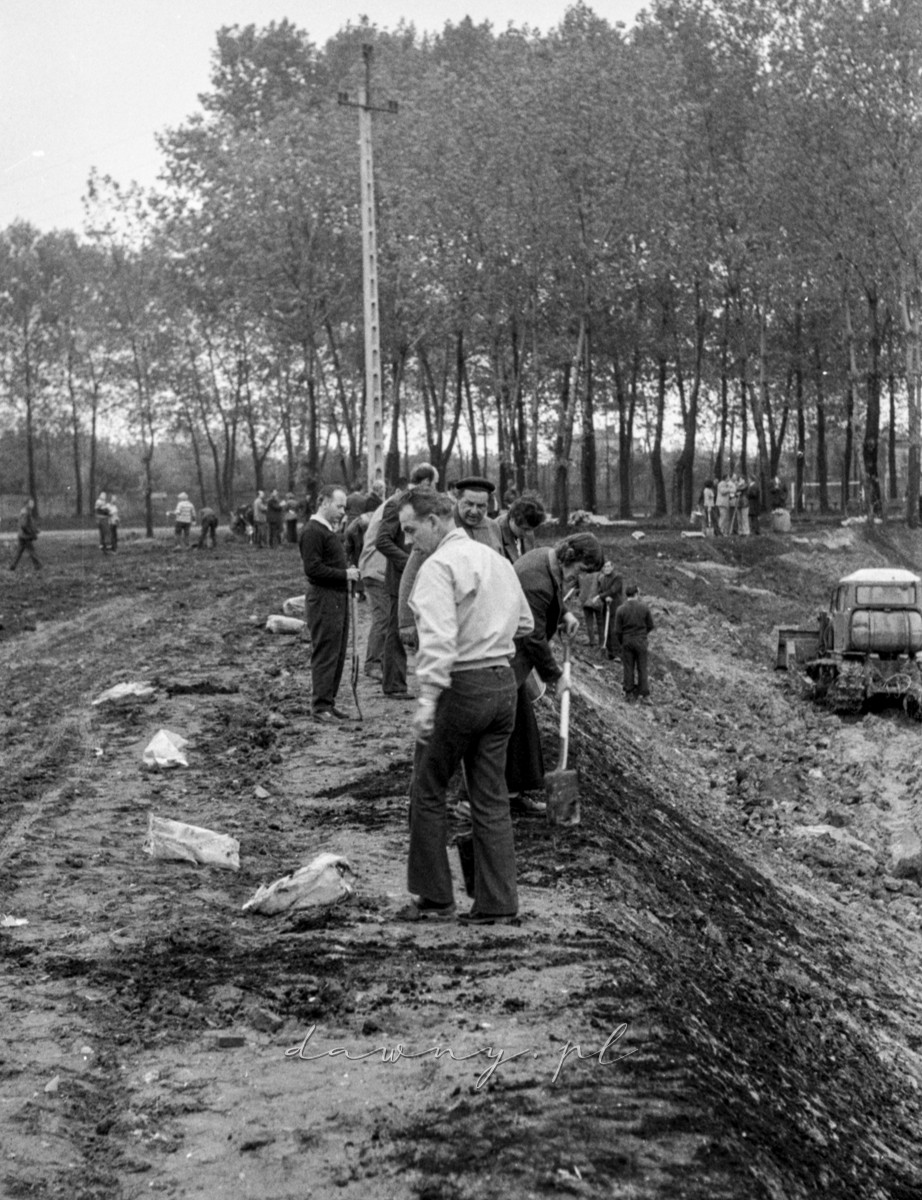 15 maja 1977 - Ogólnopolska Niedziela Czynu Partyjnego. Osiedle Lipińska i WOSTiW w Wołominie. Fot. Bolesław Szulim.