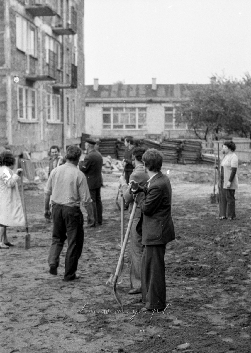 15 maja 1977 - Ogólnopolska Niedziela Czynu Partyjnego. Osiedle Lipińska i WOSTiW w Wołominie. Fot. Bolesław Szulim.