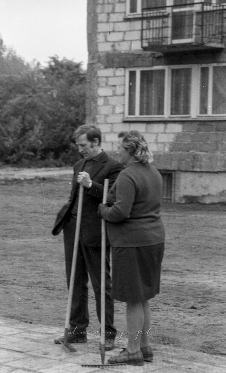 15 maja 1977 - Ogólnopolska Niedziela Czynu Partyjnego. Osiedle Lipińska i WOSTiW w Wołominie. Fot. Bolesław Szulim.