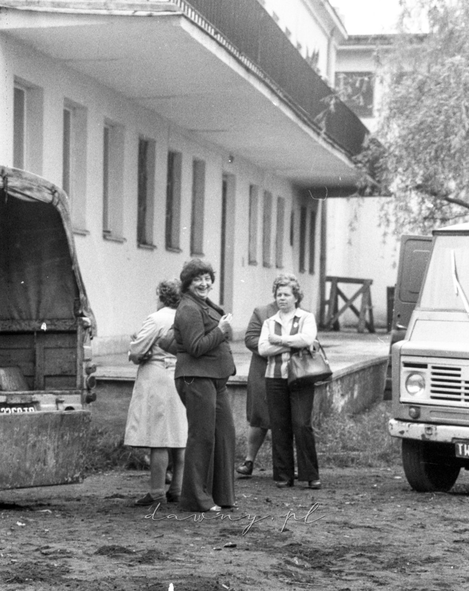 15 maja 1977 - Ogólnopolska Niedziela Czynu Partyjnego. Osiedle Lipińska i WOSTiW w Wołominie. Fot. Bolesław Szulim.