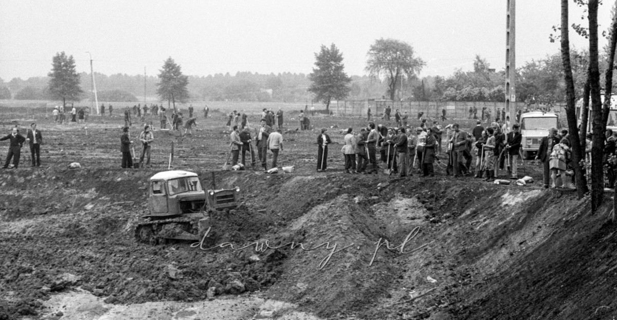 15 maja 1977 - Ogólnopolska Niedziela Czynu Partyjnego. Osiedle Lipińska i WOSTiW w Wołominie. Fot. Bolesław Szulim.