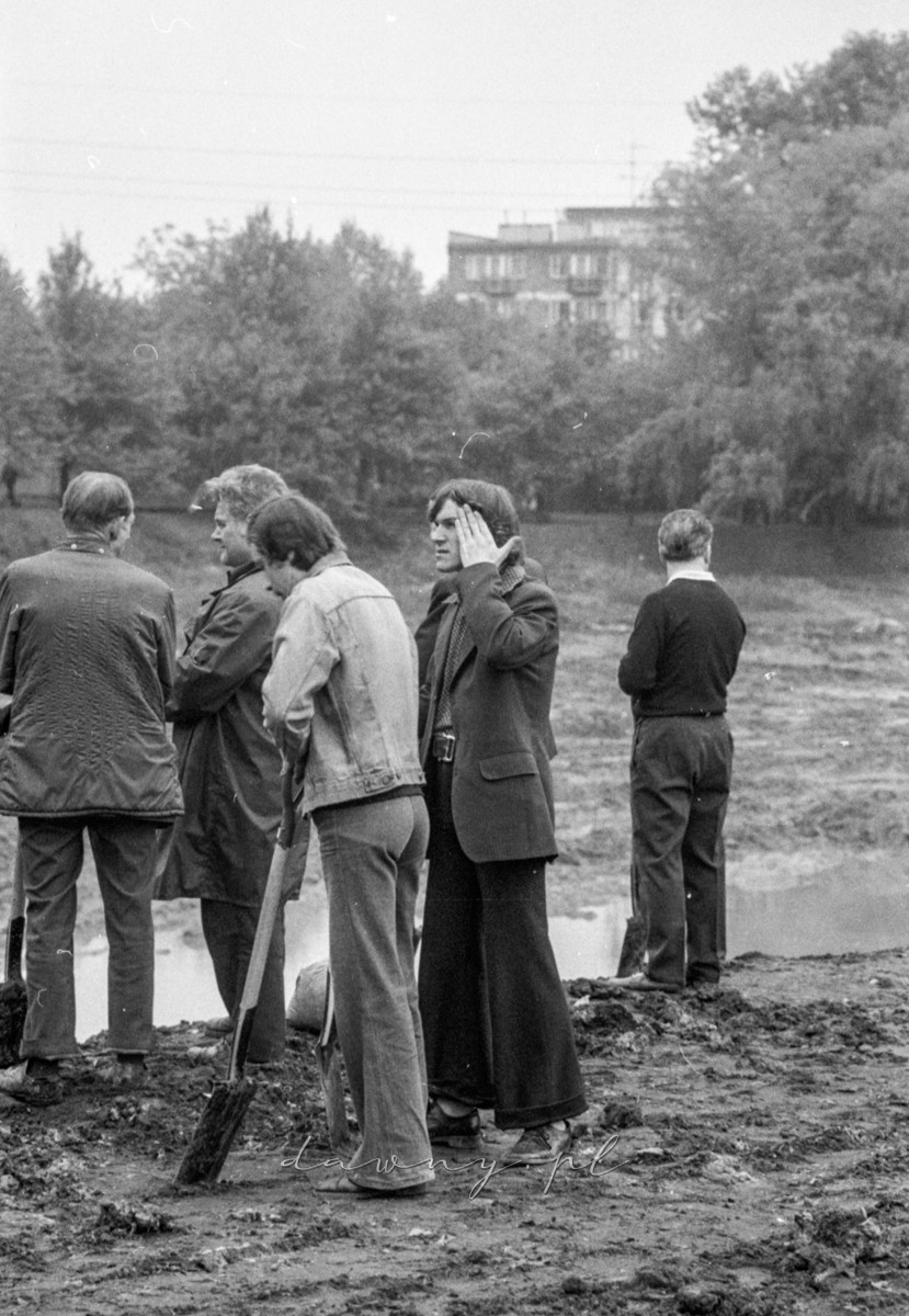 15 maja 1977 - Ogólnopolska Niedziela Czynu Partyjnego. Osiedle Lipińska i WOSTiW w Wołominie. Fot. Bolesław Szulim.