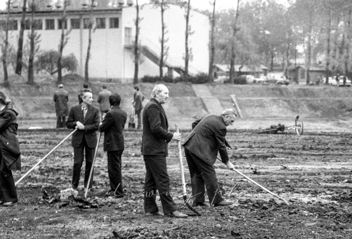 15 maja 1977 - Ogólnopolska Niedziela Czynu Partyjnego. Osiedle Lipińska i WOSTiW w Wołominie. Fot. Bolesław Szulim.