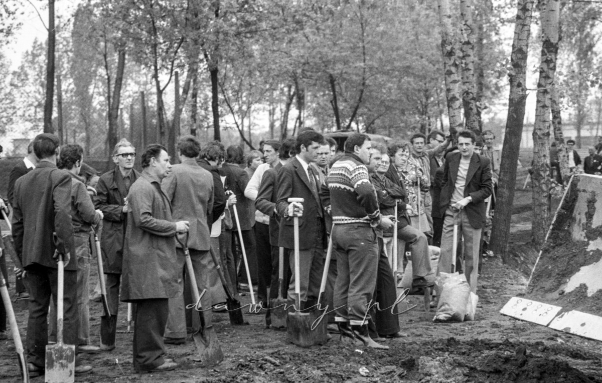 15 maja 1977 - Ogólnopolska Niedziela Czynu Partyjnego. Osiedle Lipińska i WOSTiW w Wołominie. Fot. Bolesław Szulim.