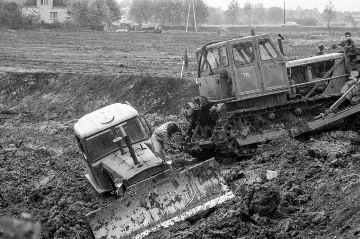 15 maja 1977 - Ogólnopolska Niedziela Czynu Partyjnego. Osiedle Lipińska i WOSTiW w Wołominie. Fot. Bolesław Szulim.