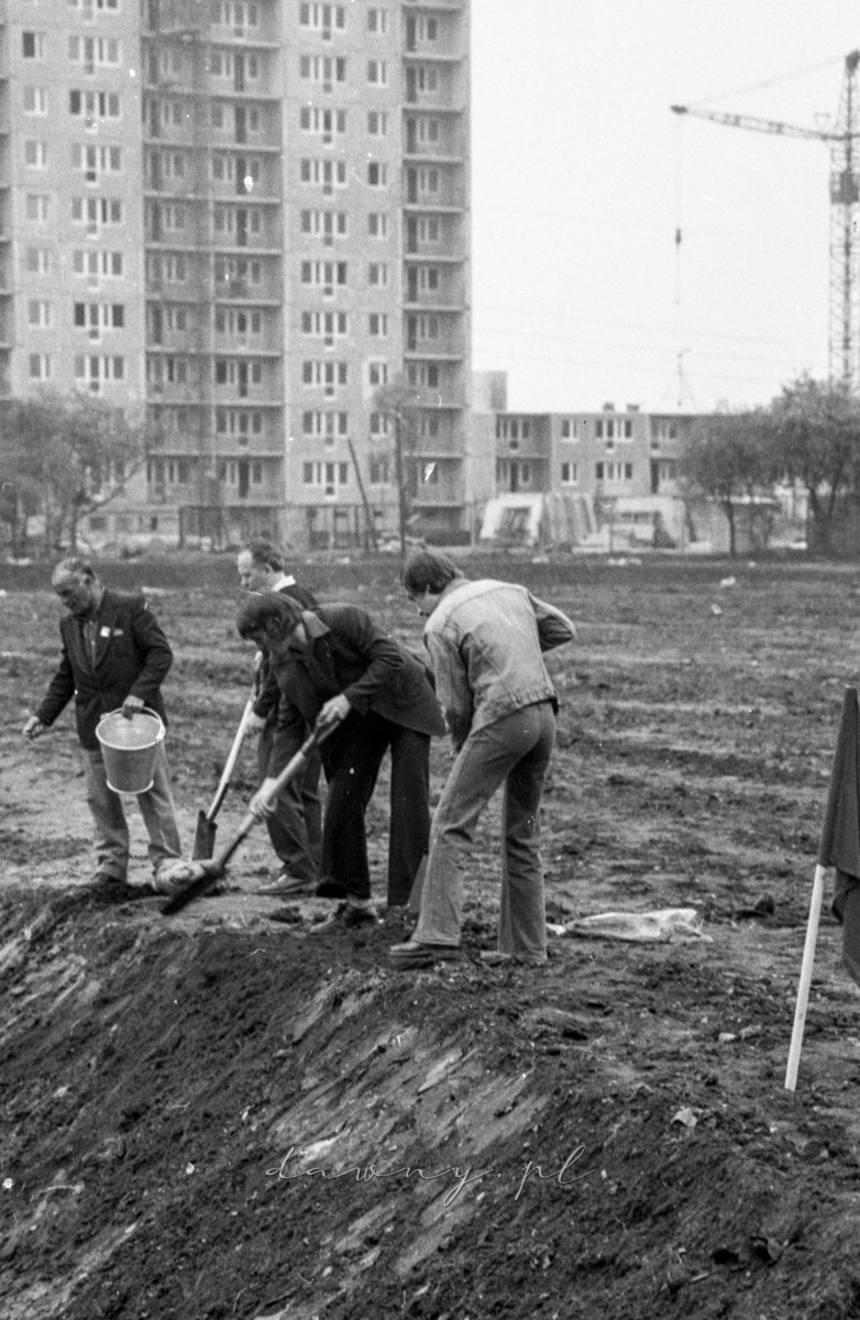 15 maja 1977 - Ogólnopolska Niedziela Czynu Partyjnego. Osiedle Lipińska i WOSTiW w Wołominie. Fot. Bolesław Szulim.