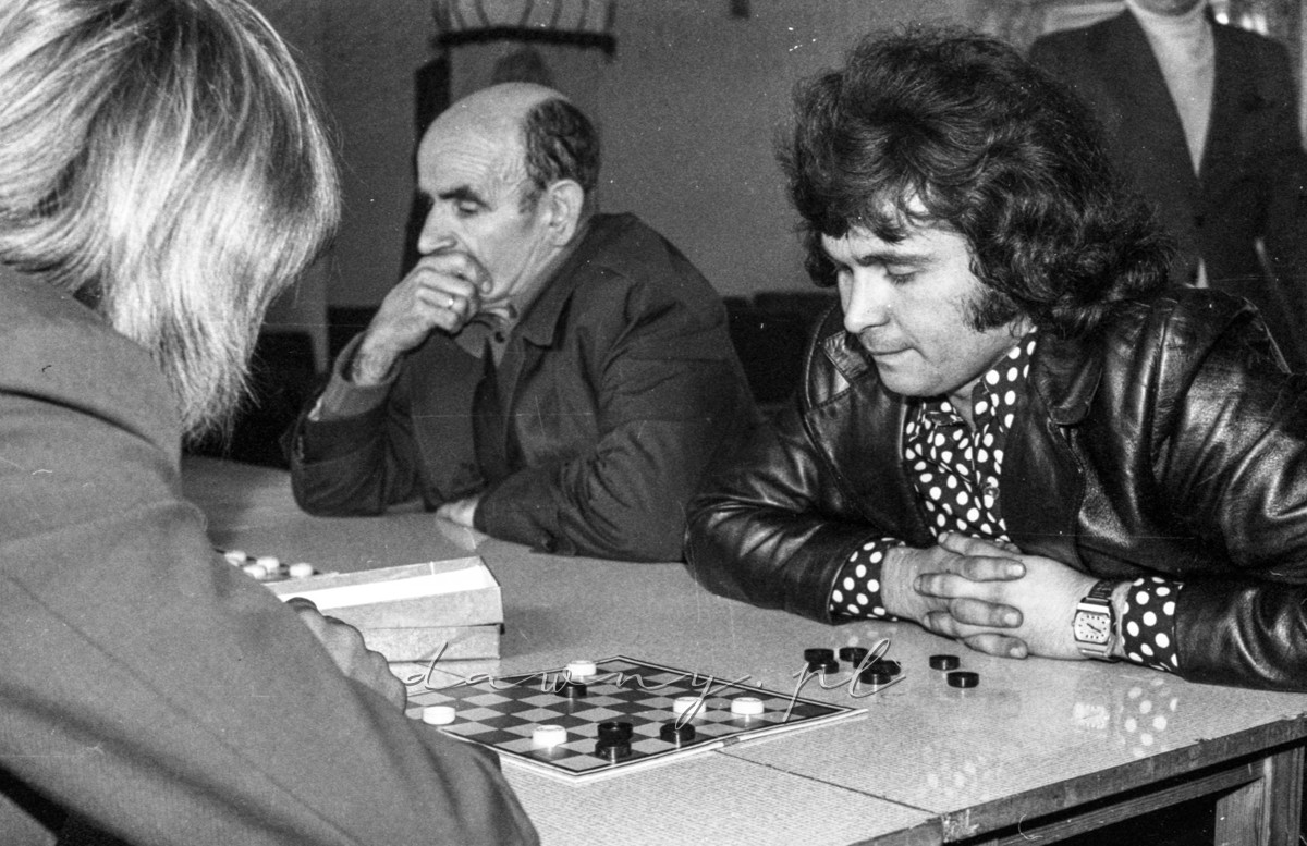 24 września 1977 roku. II Spartakiada Zakładowa Huty Szkła w Wołominie. Fot. Bolesław Szulim.