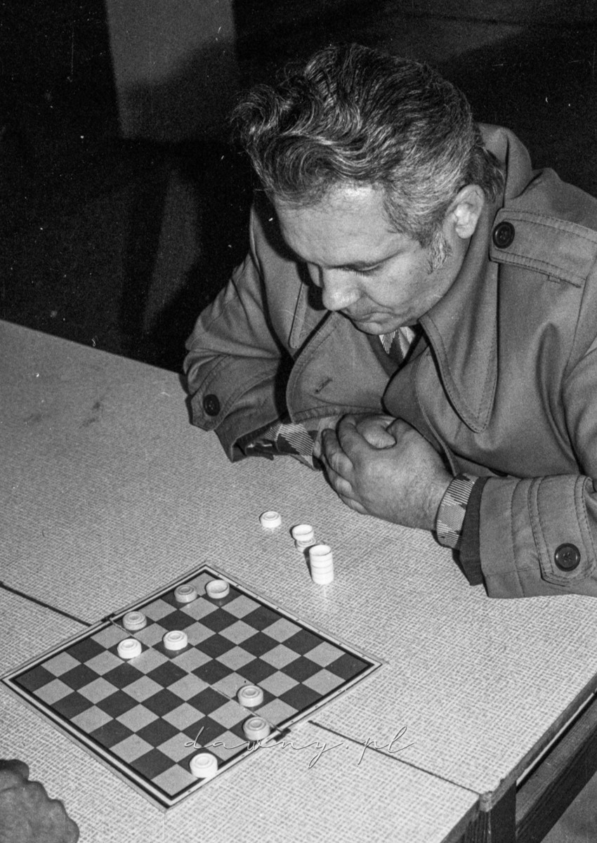 24 września 1977 roku. II Spartakiada Zakładowa Huty Szkła w Wołominie. Fot. Bolesław Szulim.