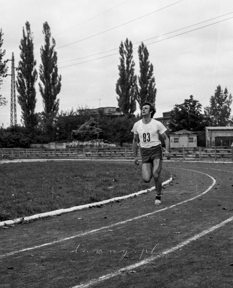 24 września 1977 roku. II Spartakiada Zakładowa Huty Szkła w Wołominie. Fot. Bolesław Szulim.