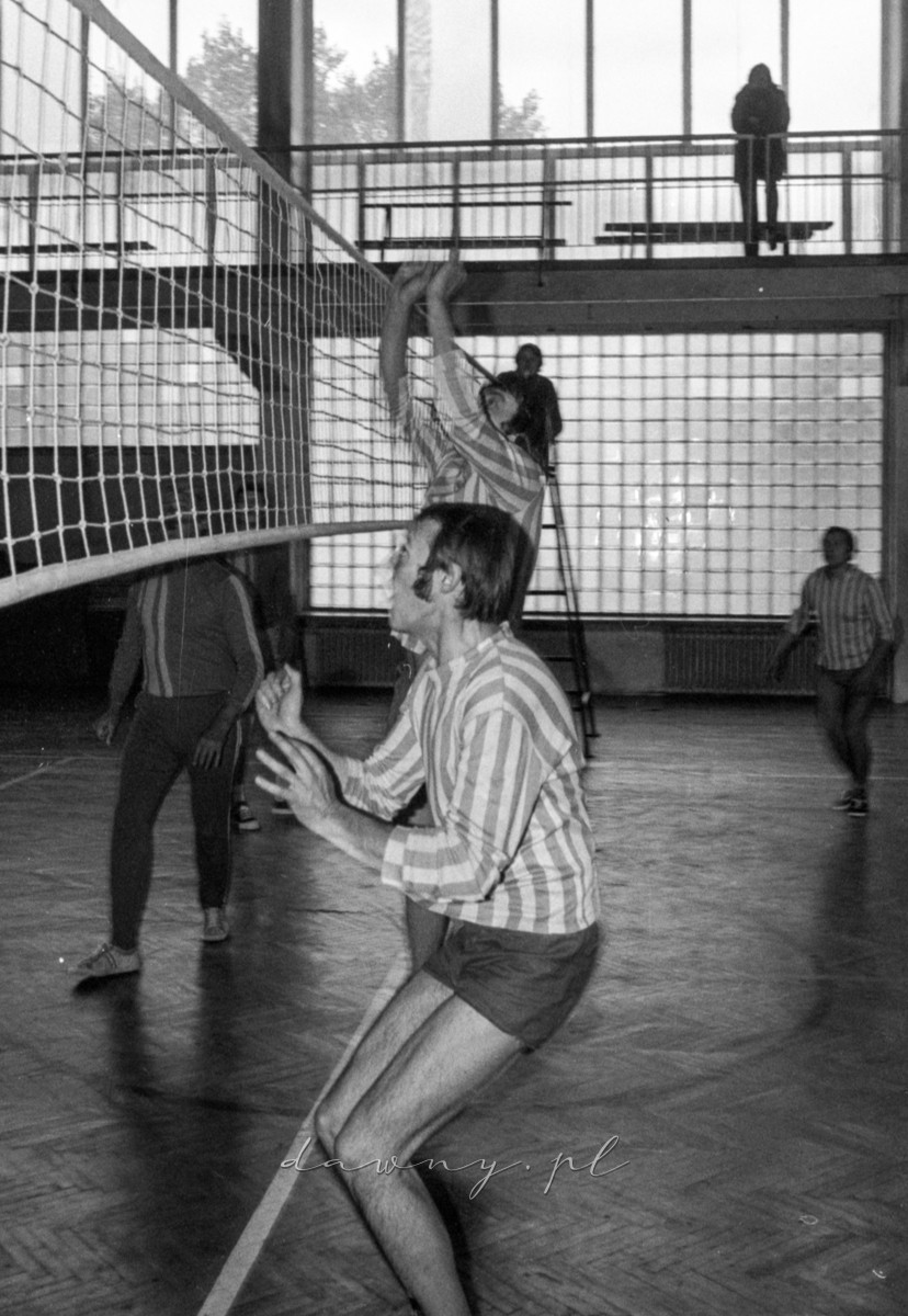 24 września 1977 roku. II Spartakiada Zakładowa Huty Szkła w Wołominie. Fot. Bolesław Szulim.