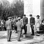 8 maja 1975 roku. Odsłonięcie pomnika na rynku w Wołominie. Fot. Bolesław Szulim.
