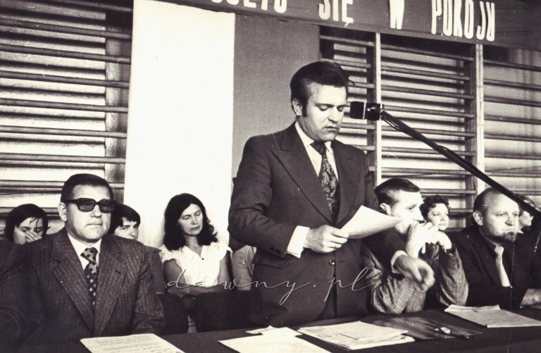 Uroczystość rozpoczęcia roku szkolnego 1979/80 w ZSZ Przemysłu Naftowego i Gazownictwa