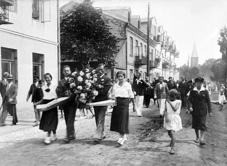 Obchody 3 Maja 1933 roku w Wołominie, ul. Kościelna