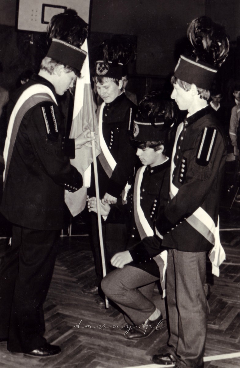 Zakończenie roku szkolnego w ZSZ Przemysłu Naftowego i Gazownictwa, rok 1984
