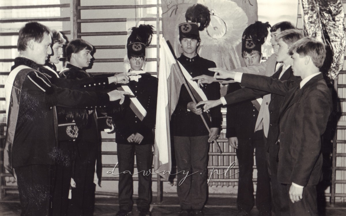Zakończenie roku szkolnego w ZSZ Przemysłu Naftowego i Gazownictwa, rok 1984