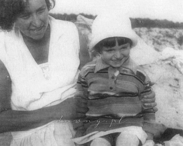 Janina Kowalska z mamą nad Czarnym Stawem w Zielonce