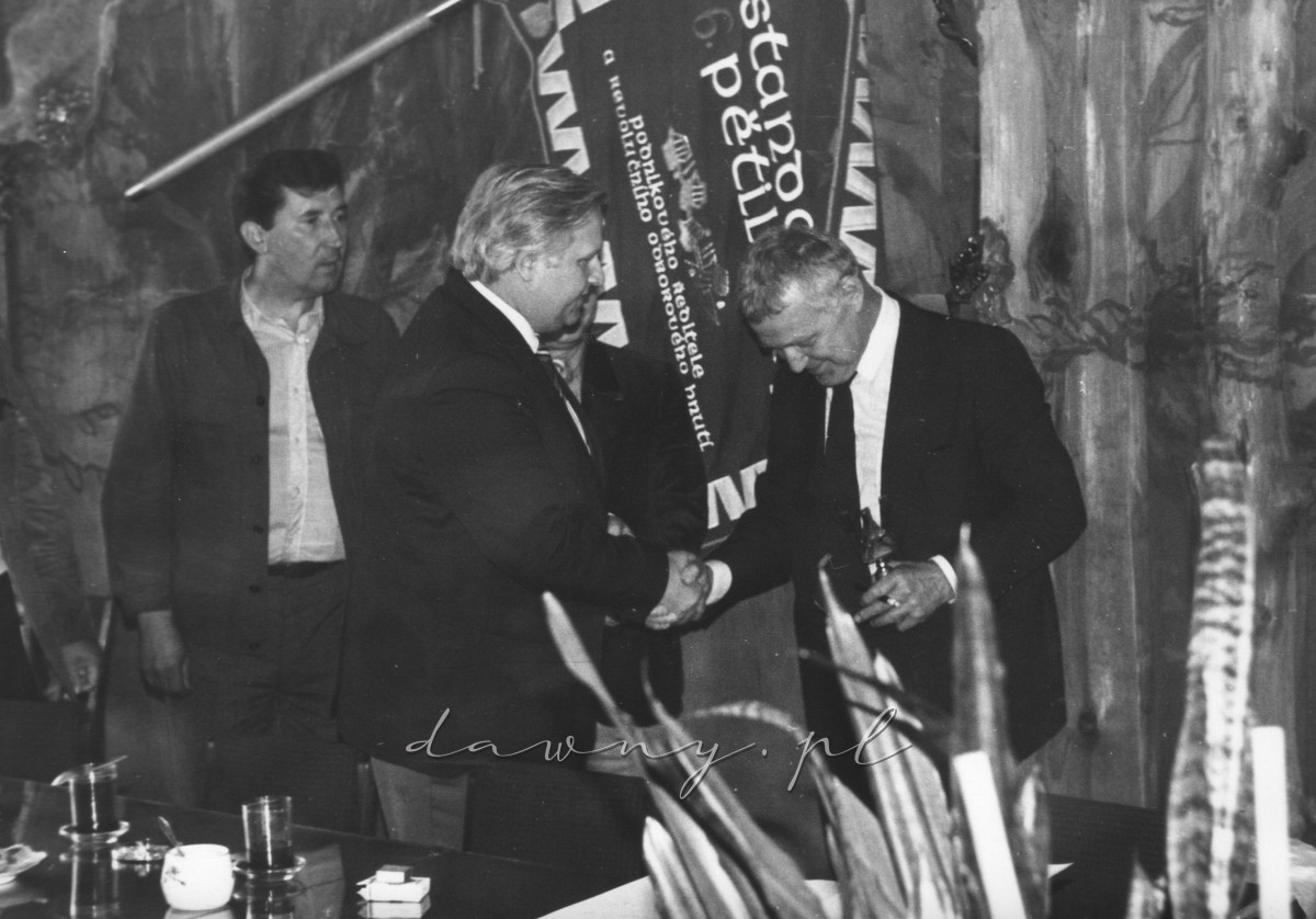 Wizyta wicepremiera Mieczysława Rakowskiego w Hucie Szkła w Wołominie - 3 lipca 1985
