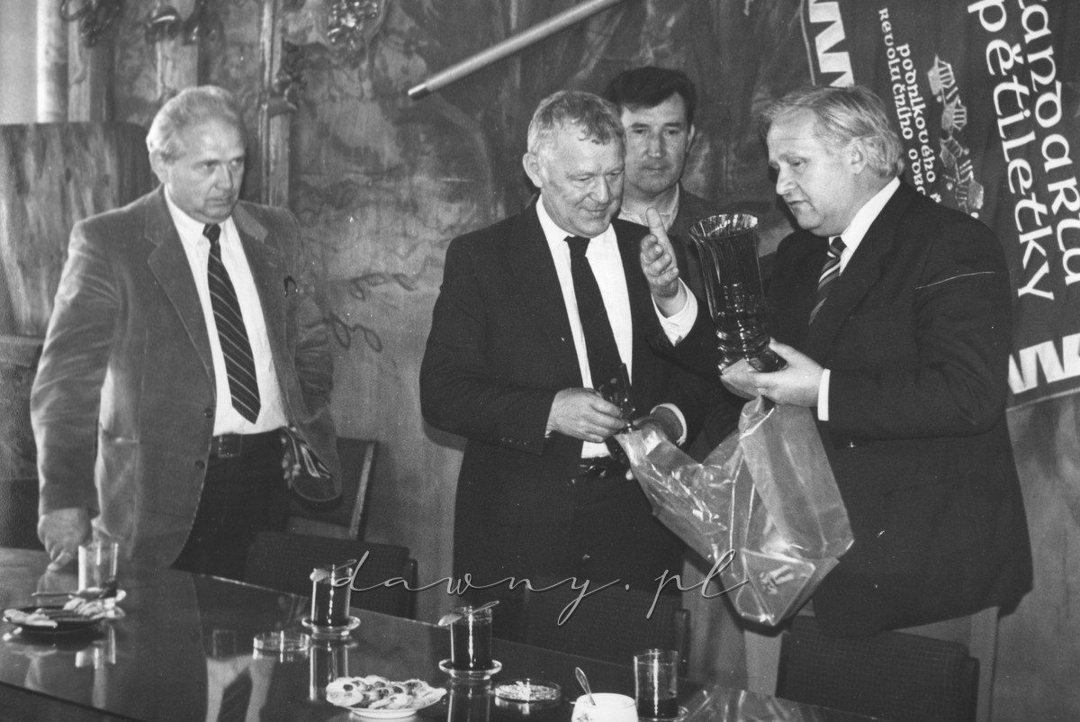 Wizyta wicepremiera Mieczysława Rakowskiego w Hucie Szkła w Wołominie - 3 lipca 1985