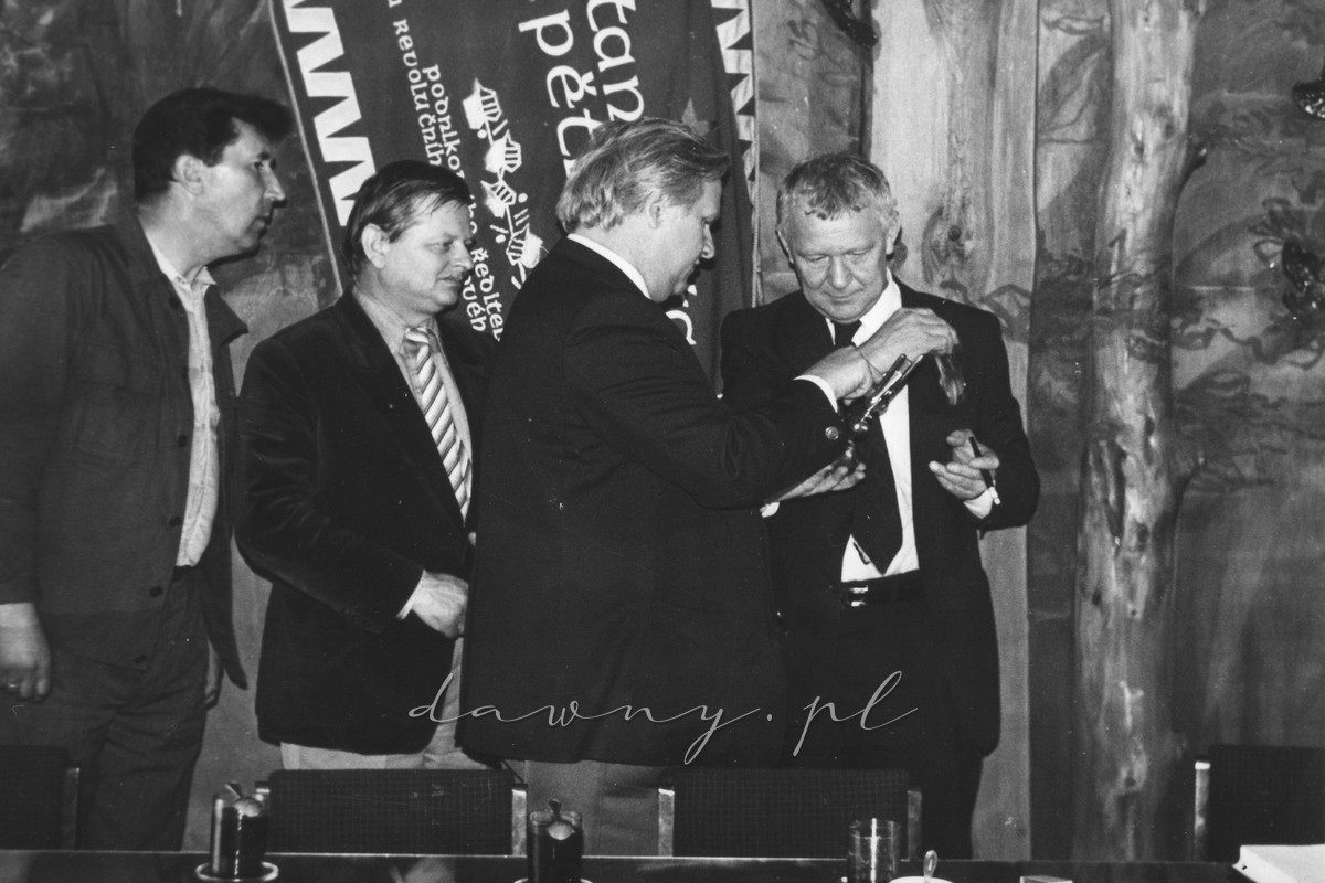Wizyta wicepremiera Mieczysława Rakowskiego w Hucie Szkła w Wołominie - 3 lipca 1985