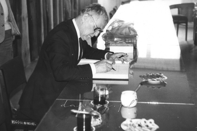 Wizyta wicepremiera Mieczysława Rakowskiego w Hucie Szkła w Wołominie - 3 lipca 1985