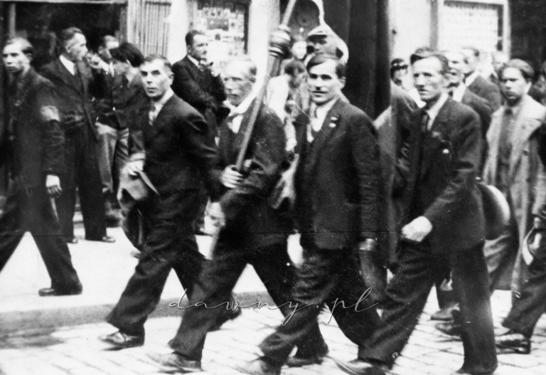 Pochód robotników wołomińskiej huty szkła, lata 30.